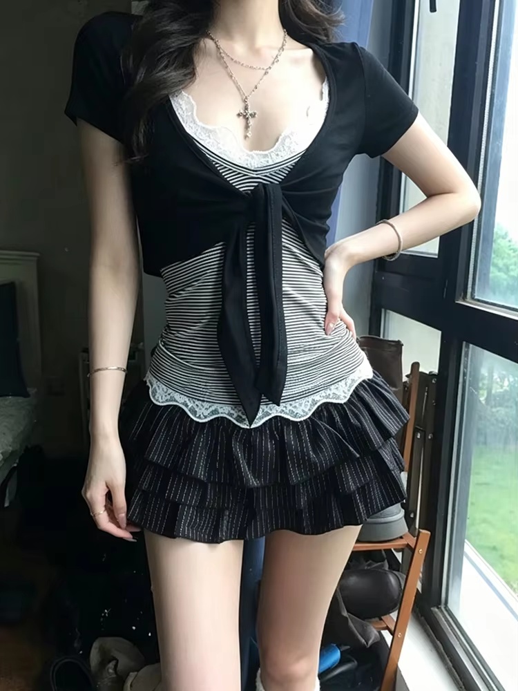 女性用Y2K 2ピースセットアップ：タイバックショートスリー - Embellish Knit のレビューと価格