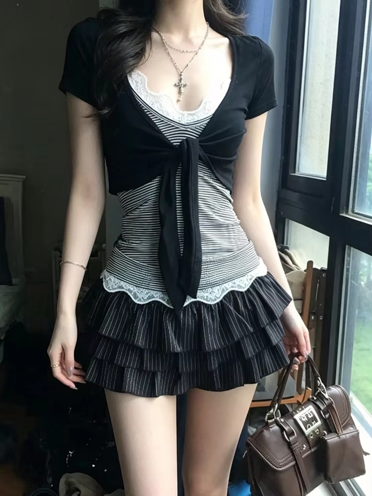 女性用Y2K 2ピースセットアップ：タイバックショートスリー - Embellish Knit のレビューと価格